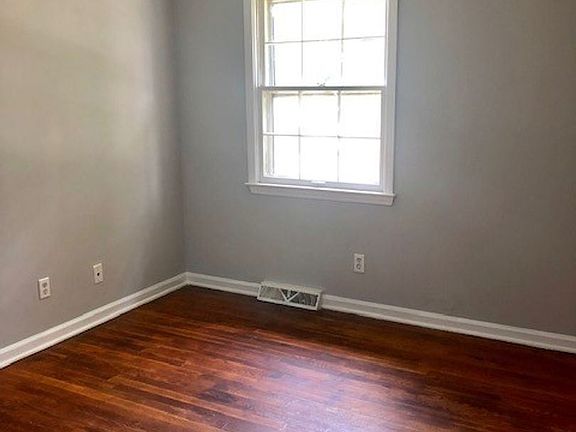 2nd image of 1104 Amity Dr