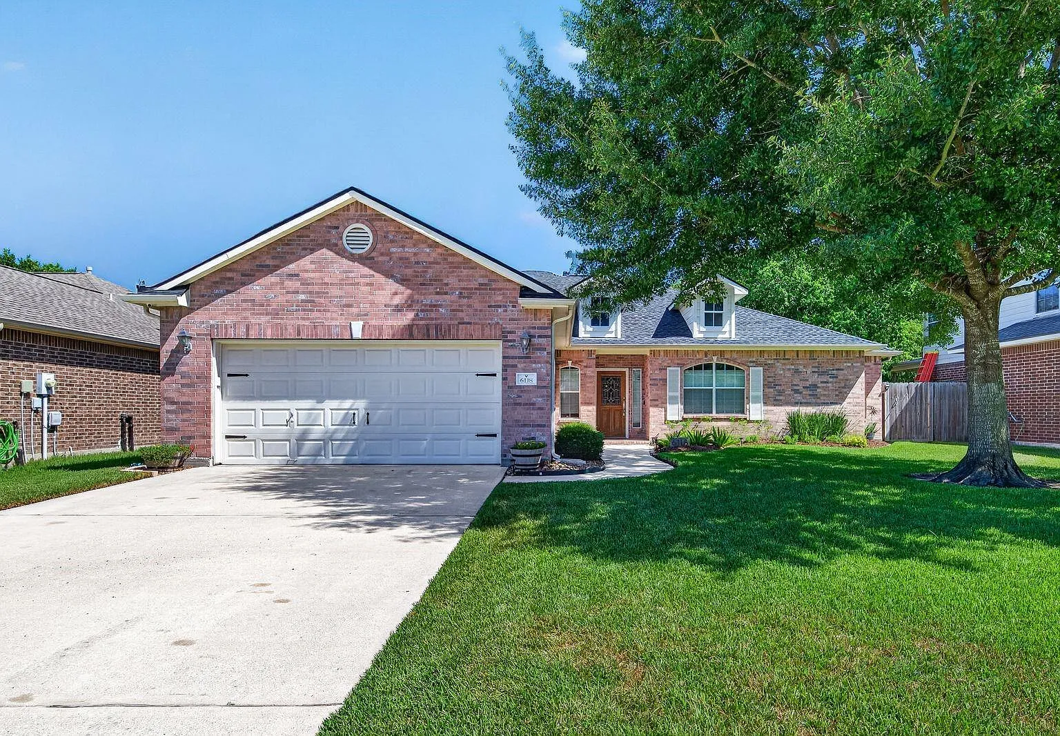 3 bed, 2.0 bath, 2160 sqft, $2,595 — Photo 1