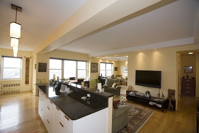 1st image of 10 Plaza St E APT 15C