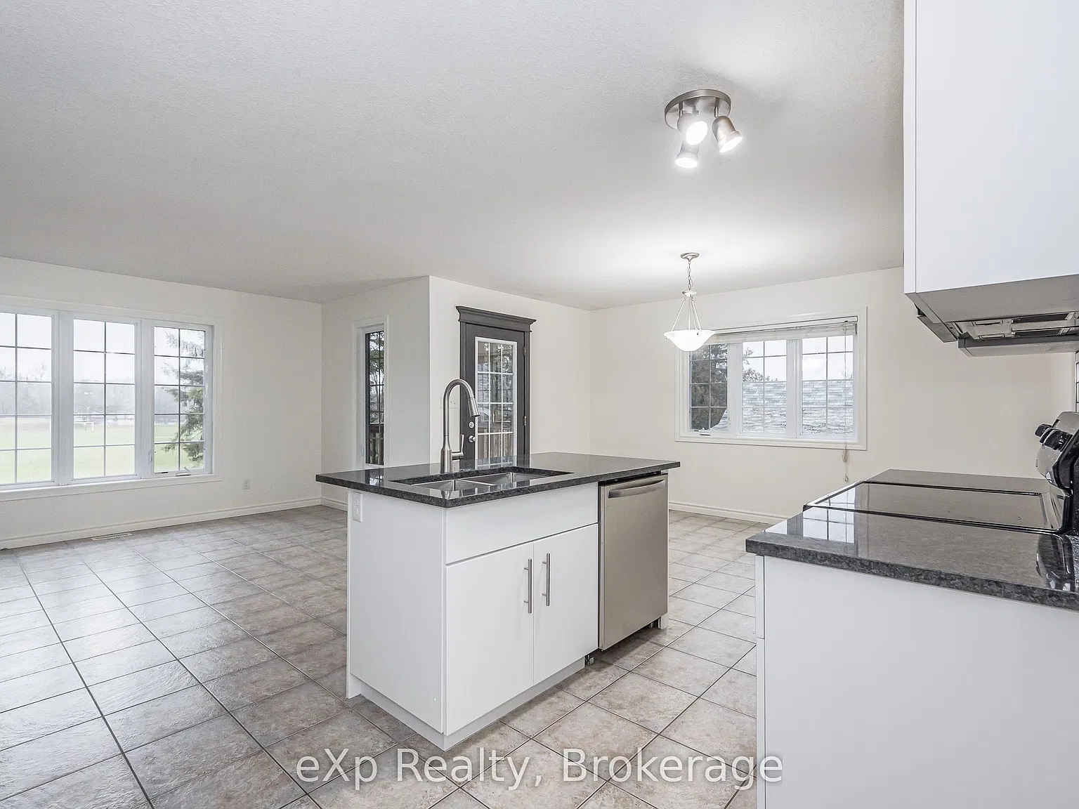 3 bed, $2,900 — Photo 3