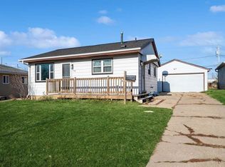 742 Gateway St NE, Cedar Rapids, IA 52402