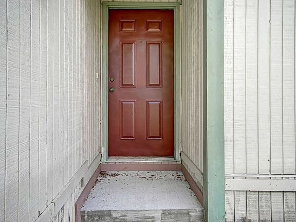 4th image of 6820 Coralberry Ln N