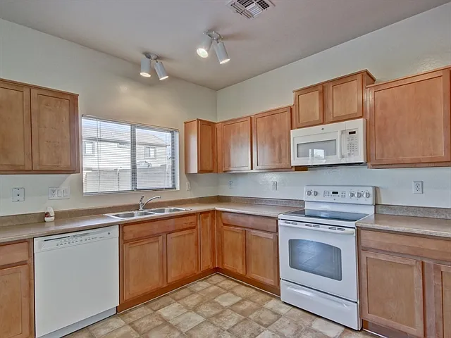 5128 W Shumway Farm Rd — Photo 3
