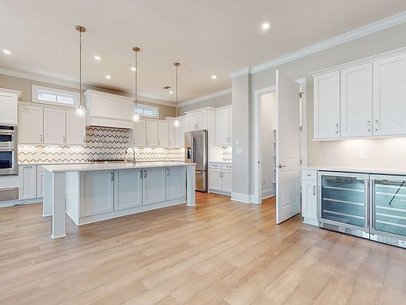 3rd image of 1024 Club View Dr #D102