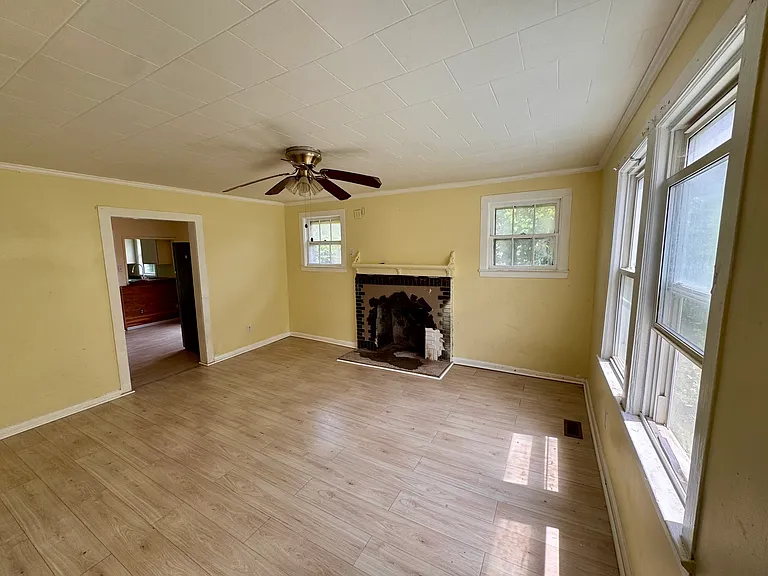 1006 Johnsontown Rd — Photo 2