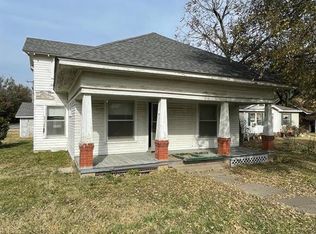 901 E 4th St, Altamont, KS 67330