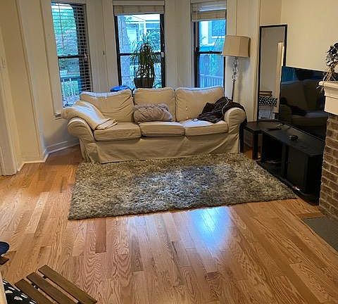 5th image of 2052 N Bissell St #1