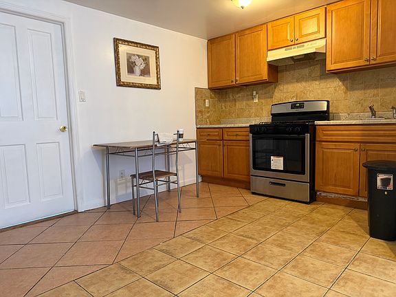 2nd image of 91 Ellis Ave Floor 3