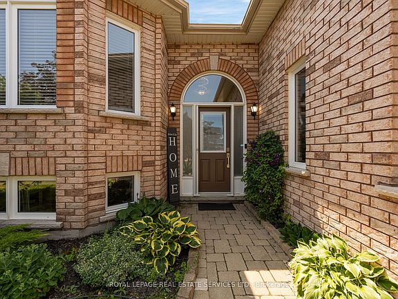 3rd image of 619 Glen Cedar Cres