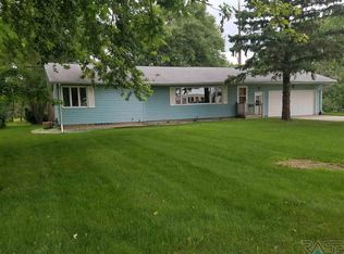 208 8th Ave NW, Pipestone, MN 56164