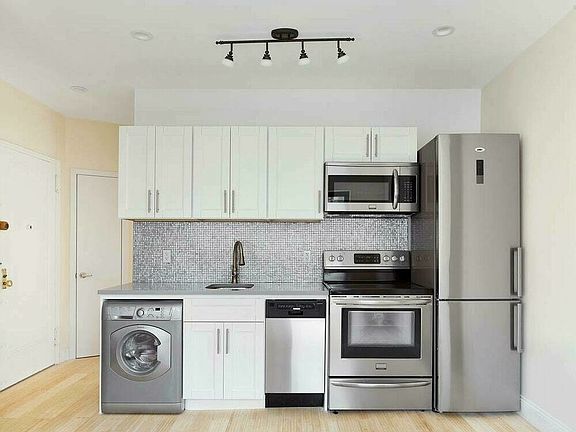 5th image of 479 Clinton Ave APT 3A