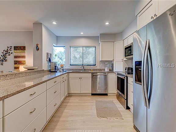 2nd image of 36 Deallyon Ave APT 22