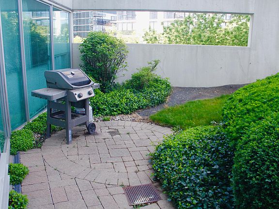 5th image of 1720 Maple Ave APT 411
