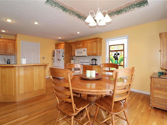 5th image of 1105 NW Heatherwood Dr