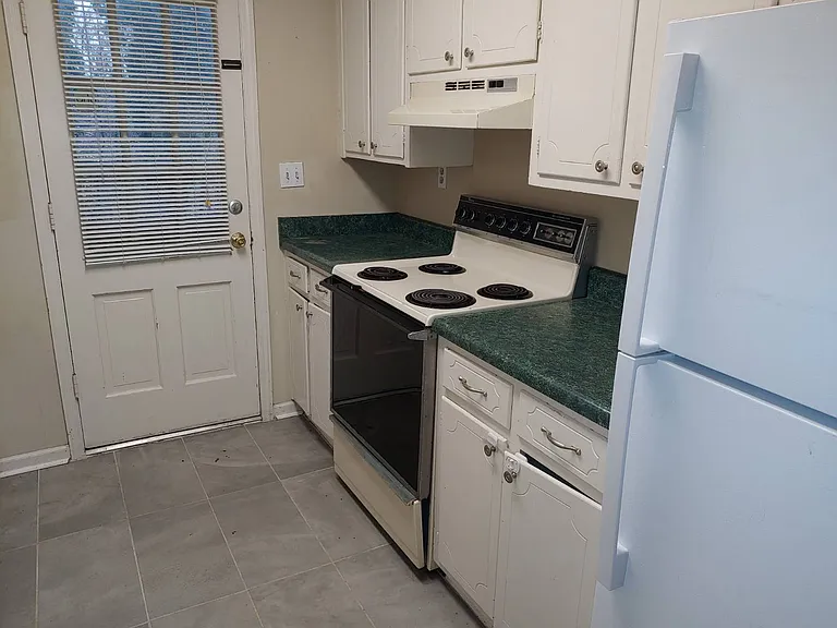 2080 Montreat Cir — Photo 7