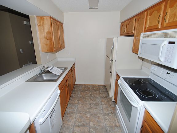 5th image of 3841 Lasalle Dr APT 103