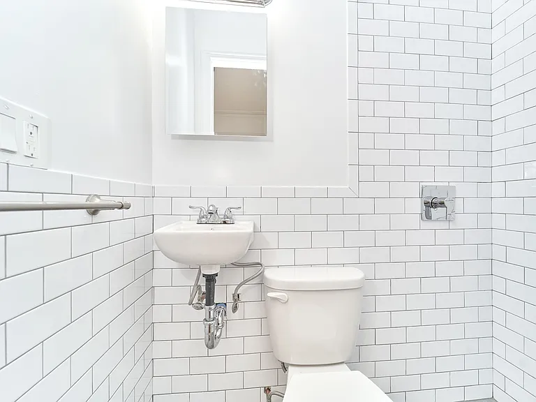 430 E 66th St #8 — Photo 4