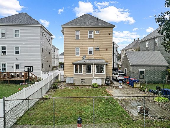 5th image of 228 Eugenia St