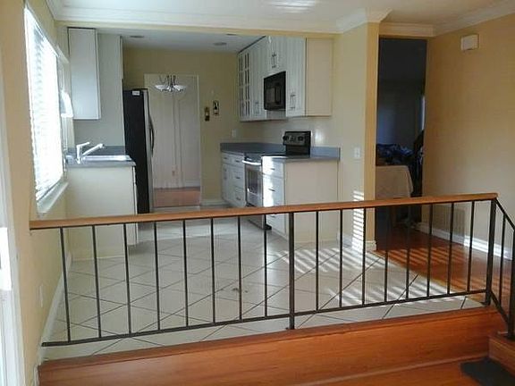 2nd image of 9224 Vancouver Dr