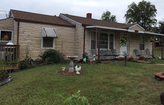 1st image of 1009 College Dr