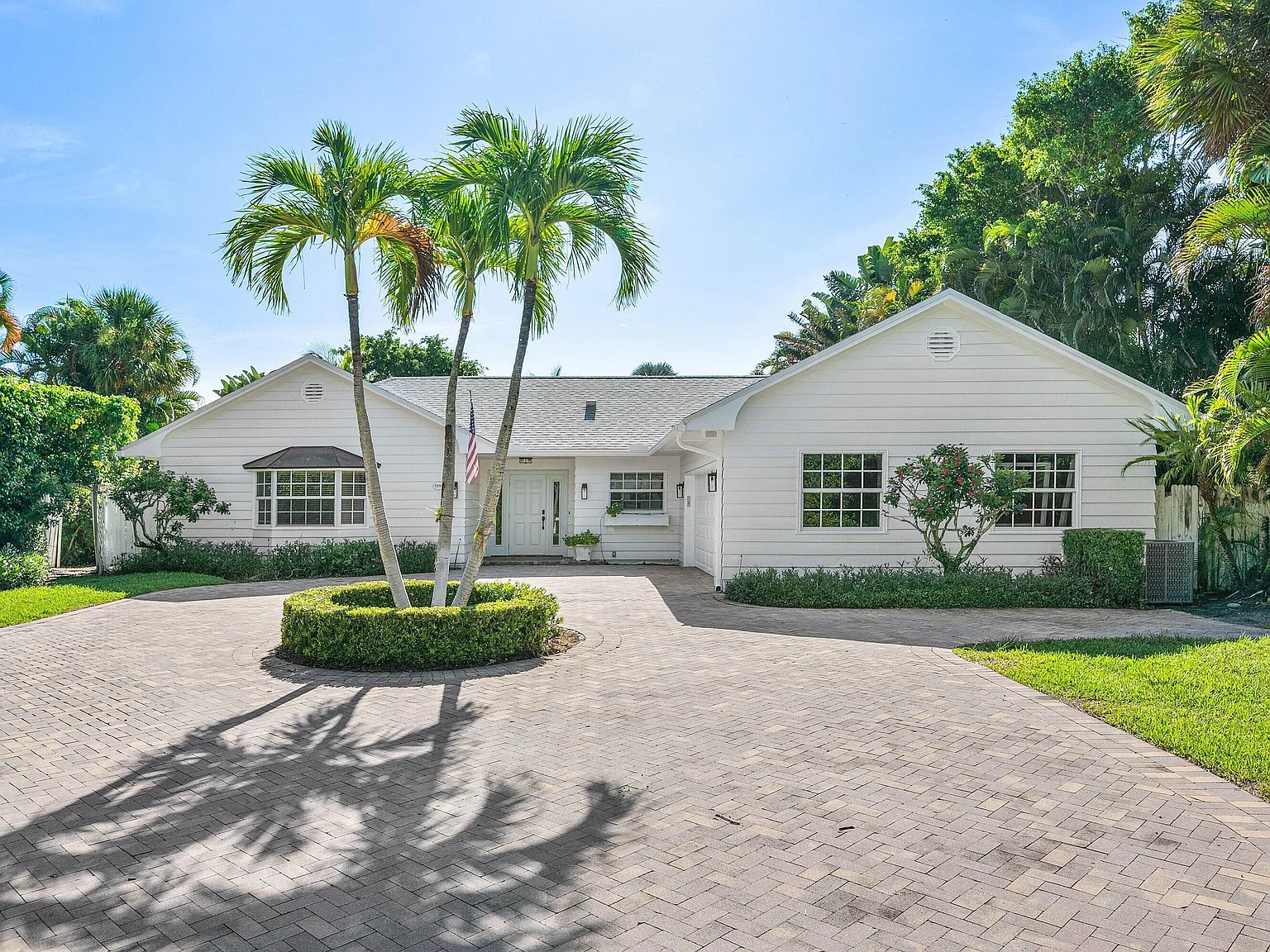 3 bed, 2.0 bath, 2754 sqft, $20,000 — Photo 1