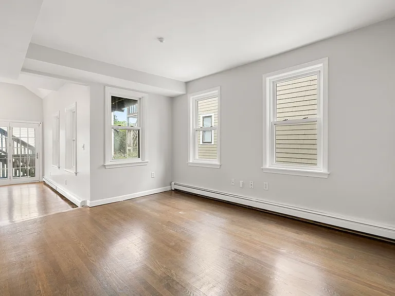 218 W 7th St #2 — Photo 13