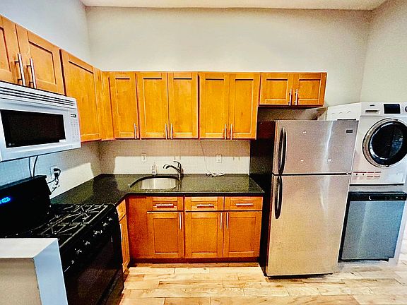 4th image of 435 E 114th St #1P