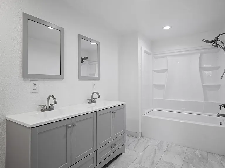 1028 W Chelan Ave — Photo 17