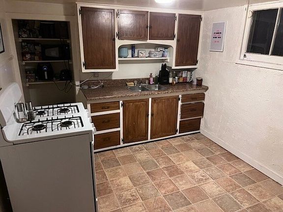 4th image of 908 Park Ave