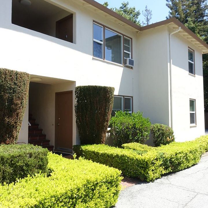 1st image of 915 Oak Ln APT 2