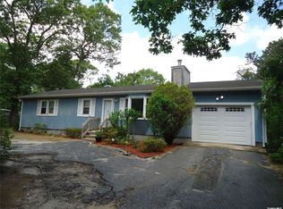 8 Birch Ave, Flanders, NY 11901