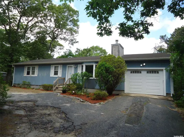 8 Birch Avenue, Flanders, NY 11901