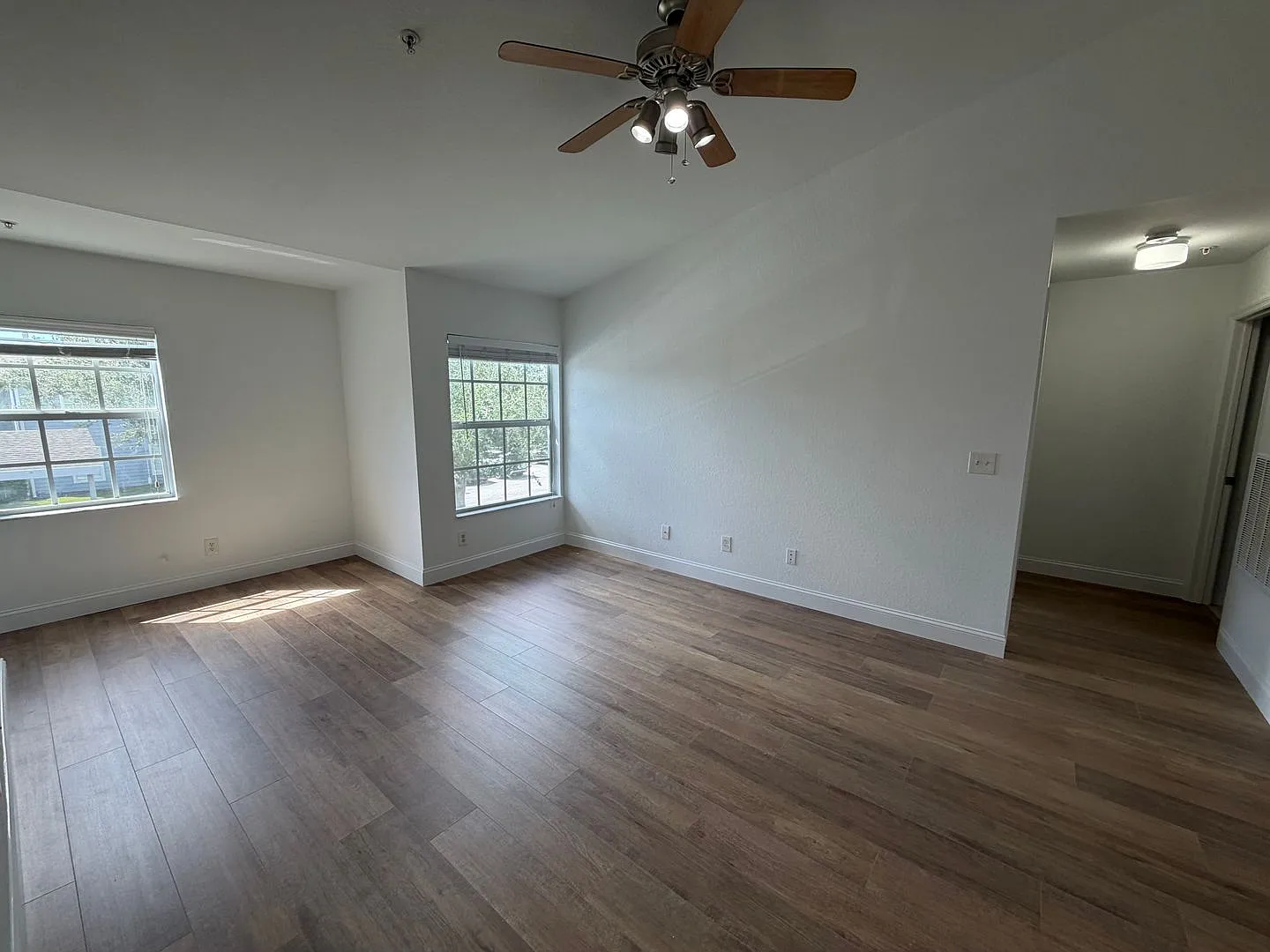 Annual Rental - Vanderbilt Place-Camden Cove 2 Bed / 2 Bath — Photo 2