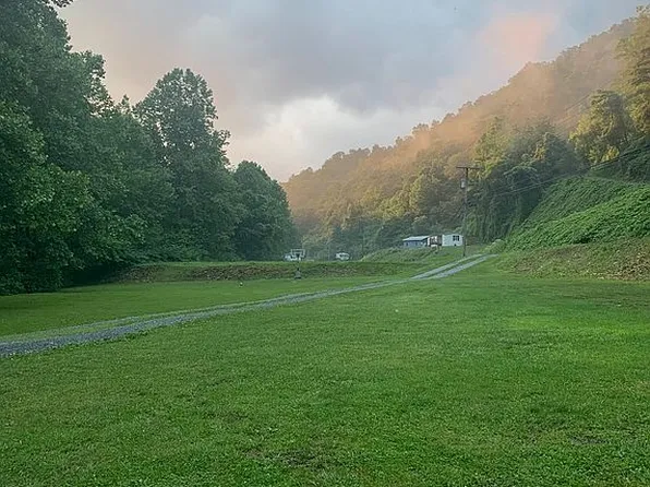 3600 Sandlick Rd, Birchleaf, VA 24220