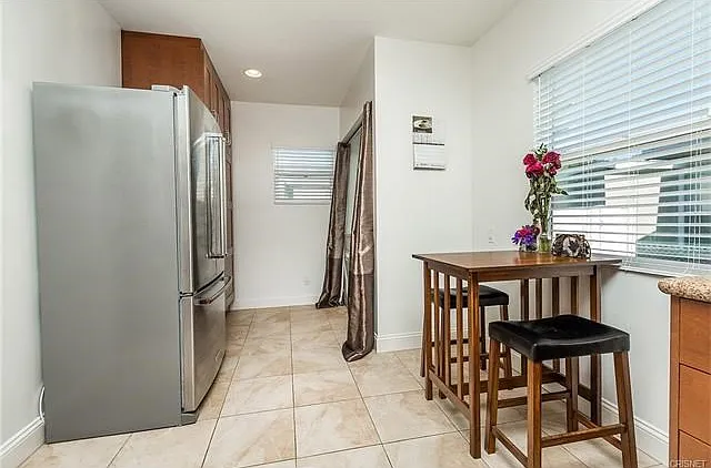 2530 S Bentley Ave — Photo 12