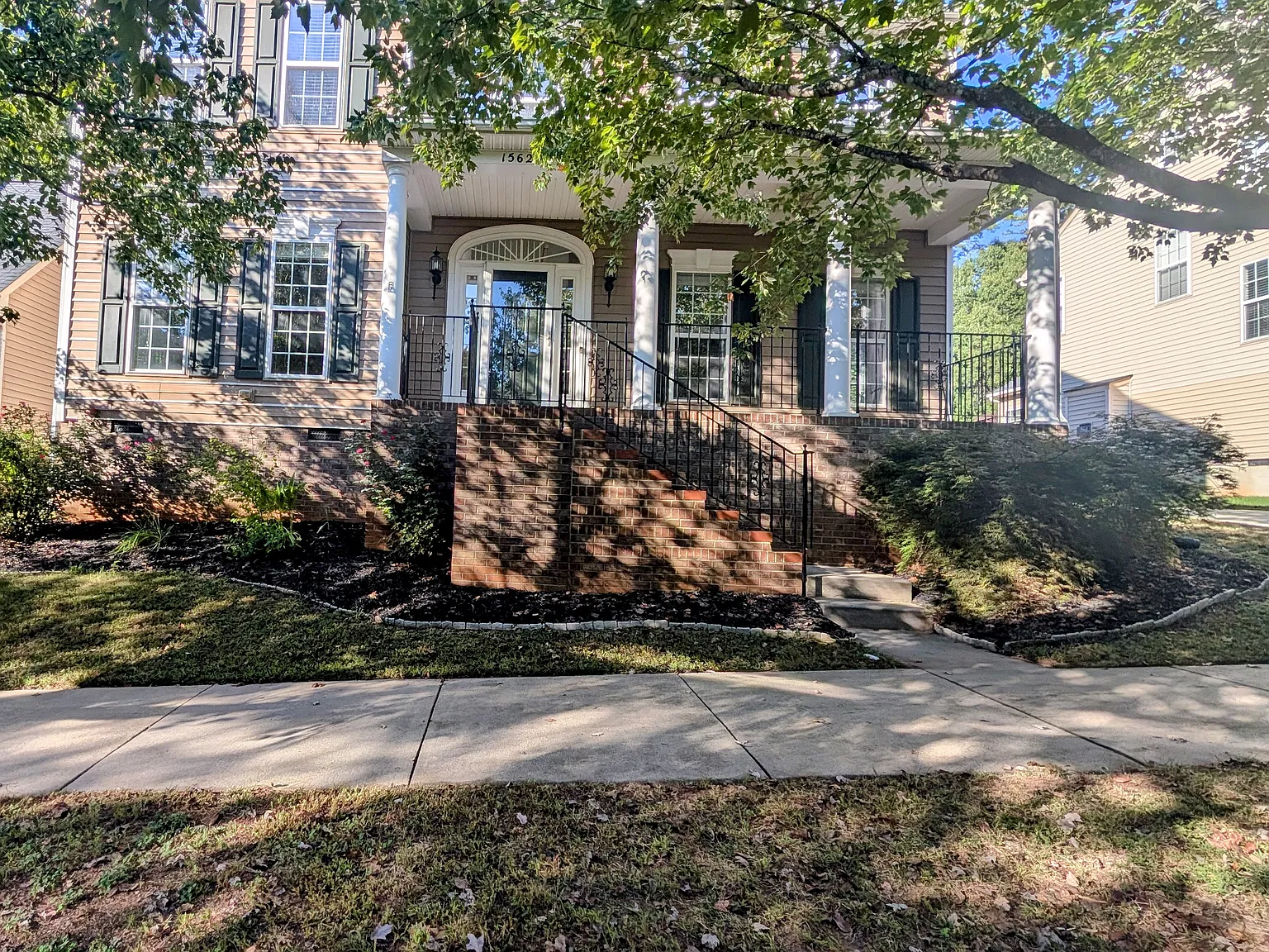 5 bed, 2688 sqft, $3,000 — Photo 2