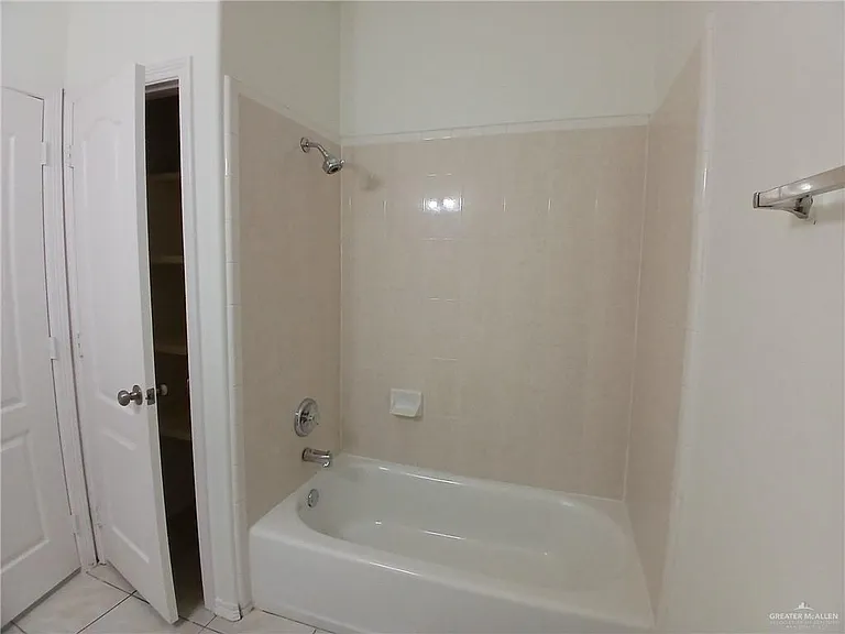 128 San Jacinto St — Photo 16
