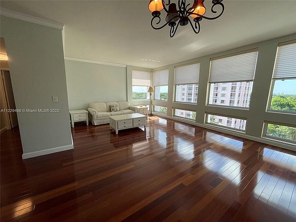 3rd image of 700 Biltmore Way APT 811