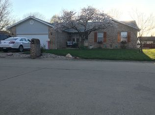 517 Thouvenot Ln, New Baden, IL 62265