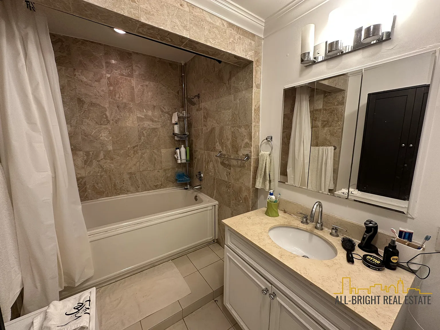 3 bed, 1600 sqft, $4,500 — Photo 4