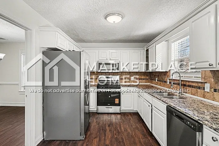 4 bed, 3.5 bath, 2386 sqft, $2,295 — Photo 4