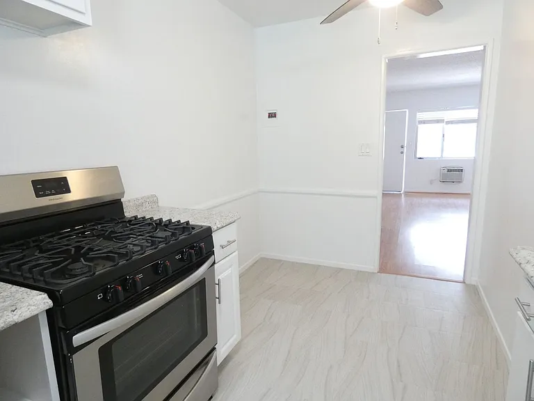 751 S Curson Ave — Photo 19