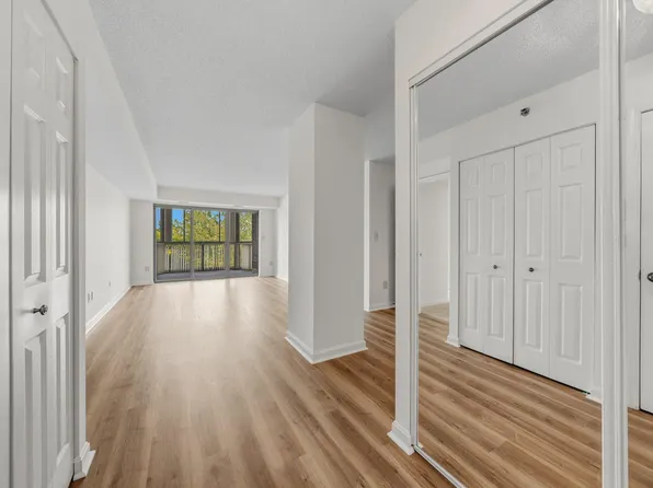 19385 Cypress Ridge Ter Unit 107, Leesburg, VA 20176