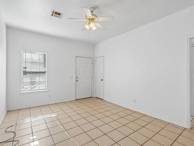 1021 Shady Creek Cir — Photo 6