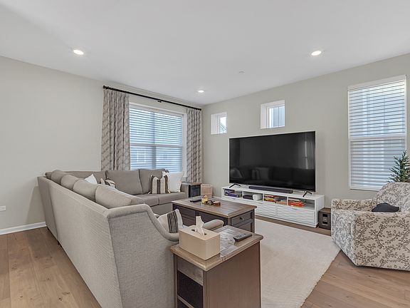 3rd image of 1546 Slade Way