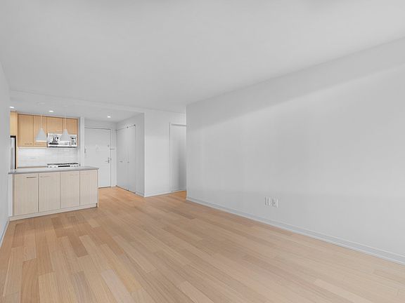 4th image of 1 Columbus Pl APT S33a