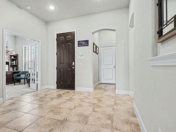 4th image of 1211 Great Meadows Dr