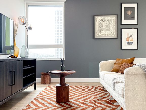 3rd image of 704 S Manhattan Pl #4