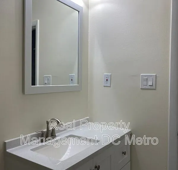 1931 17th St NW #305 — Photo 18