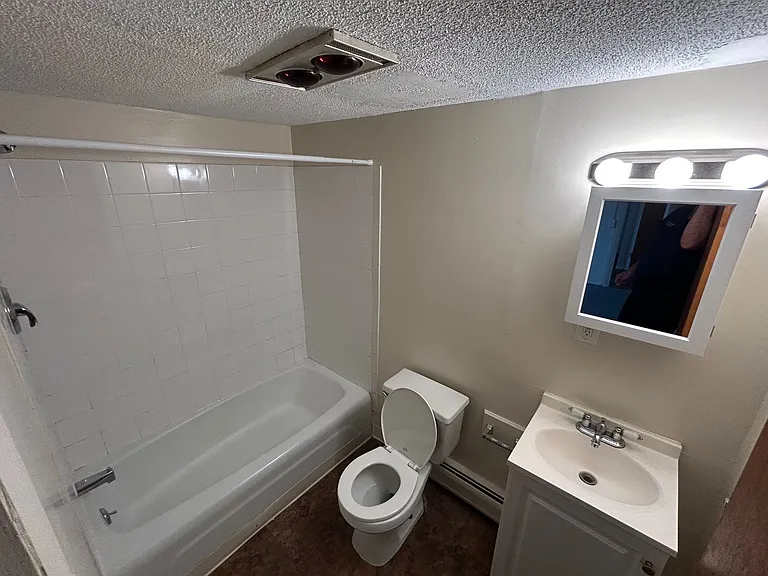 400 Pleasant St #6 — Photo 8